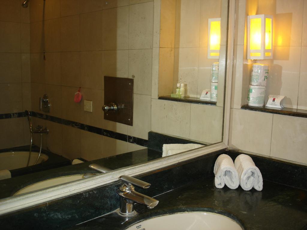 J'S Inn New Delhi Exterior photo